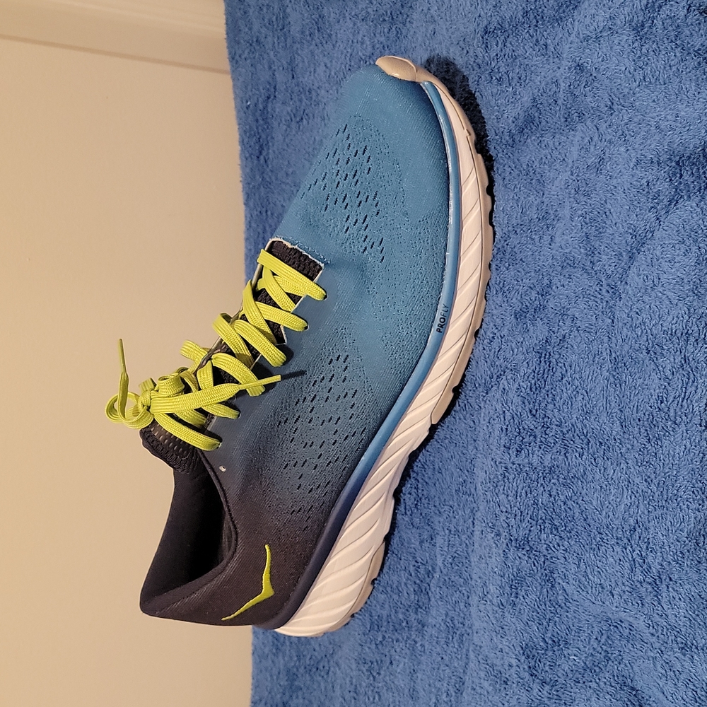 Hoka one one cavu 2